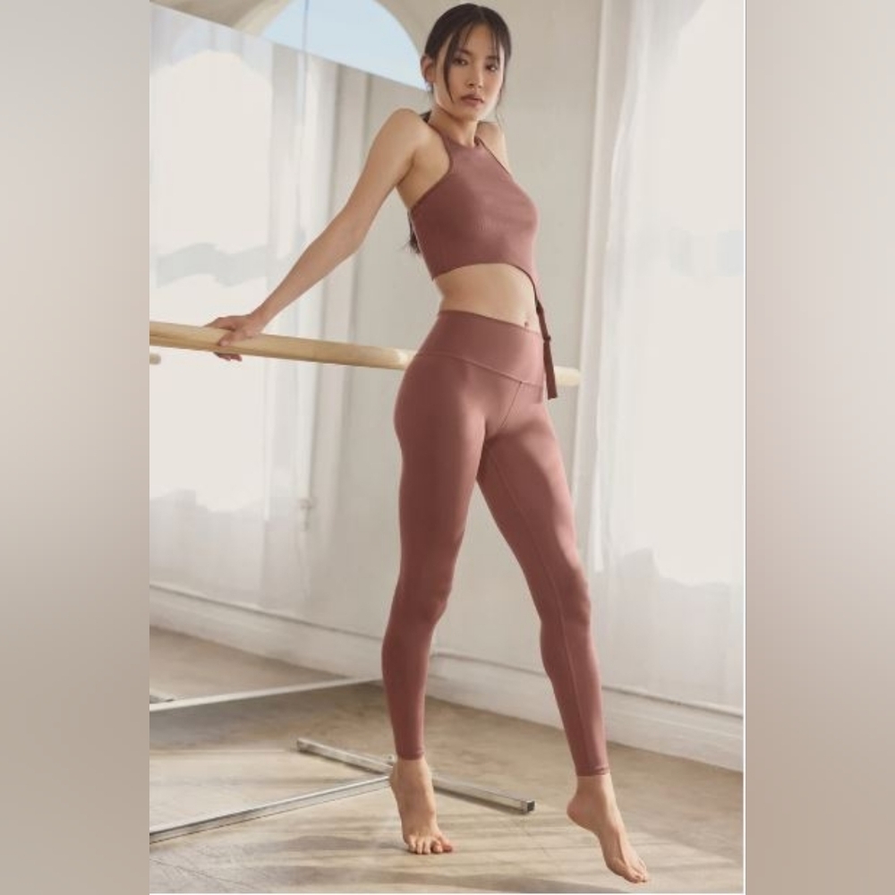 ALO Yoga Airlift High-Waist Redefine Leggings in Chestnut - Size XS